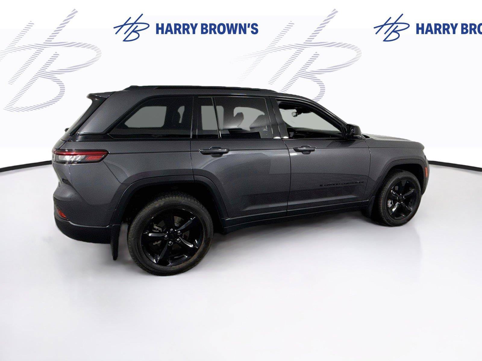 Used 2024 Jeep Grand Cherokee Limited w/ Black Appearance Package AWD/4WD image 33