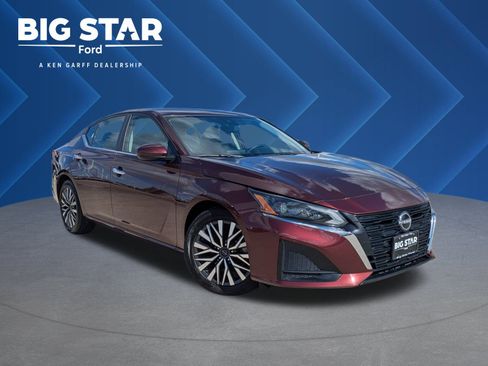 Used 2023 Nissan Altima 2.5 SV image 1