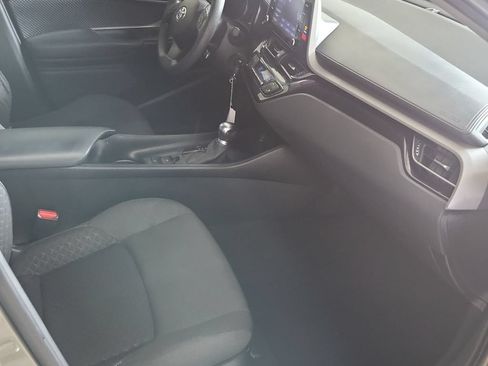 Used 2021 Toyota C-HR LE FWD image 3