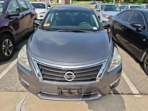 Used 2015 Nissan Altima 2.5 S w/ Sport Value Package FWD image 2