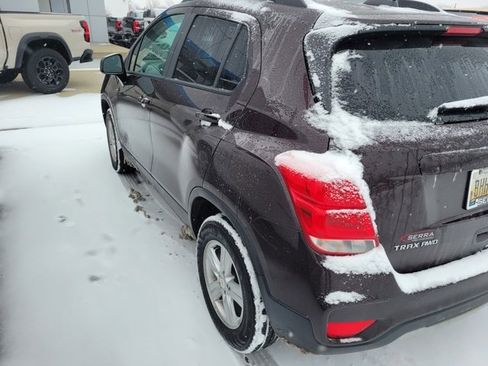 Used 2022 Chevrolet Trax LT w/ LT Convenience Package image 4
