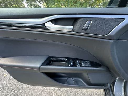 Used 2015 Ford Fusion SE w/ Equipment Group 201A FWD image 14