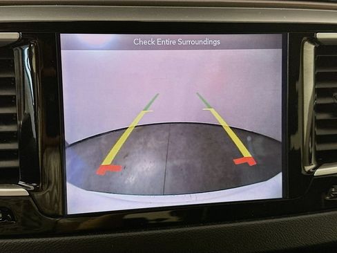 Used 2018 Chrysler Pacifica Touring-L FWD image 20