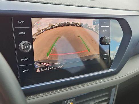 Used 2024 Volkswagen Taos SE image 29