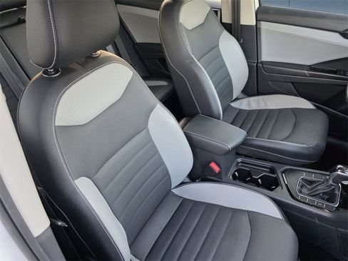 Used 2022 Volkswagen Taos SEL w/ Panoramic Sunroof Package image 32