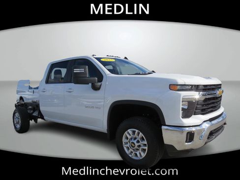 Used 2025 Chevrolet Silverado 2500 LT w/ Convenience Package AWD/4WD image 1