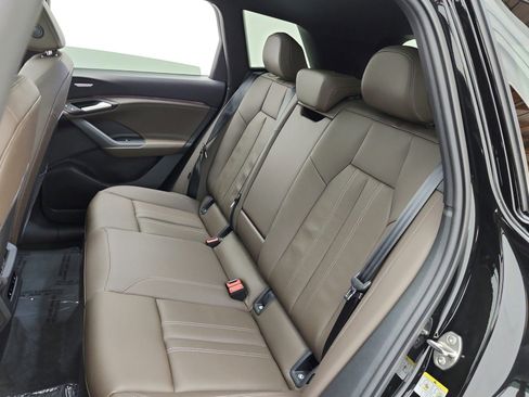 Used 2025 Audi Q6 e-tron Premium Plus w/ Premium Plus image 16