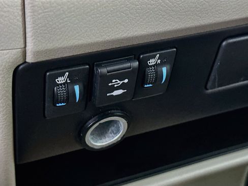 Used 2018 Toyota Sienna XLE FWD image 25