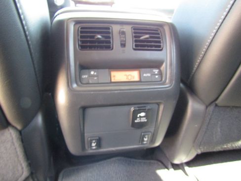 Used 2016 Nissan Pathfinder Platinum AWD/4WD image 13