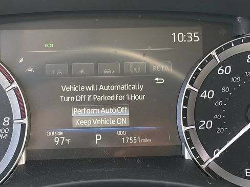 Used 2025 Toyota Highlander XLE FWD image 13