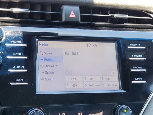 Used 2018 Toyota Camry SE w/ Moonroof Package FWD image 16