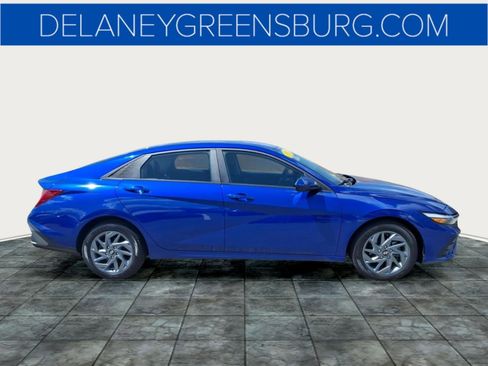 Used 2024 Hyundai Elantra Blue FWD image 2