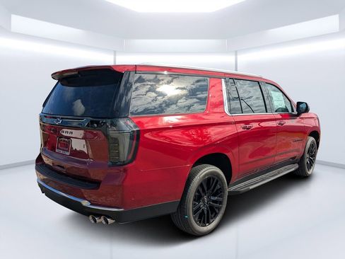 New 2026 Chevrolet Suburban Premier image 3