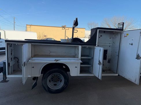 Used 2011 RAM 5500 SLT image 28