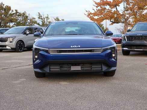 New 2025 Kia K4 LXS image 2
