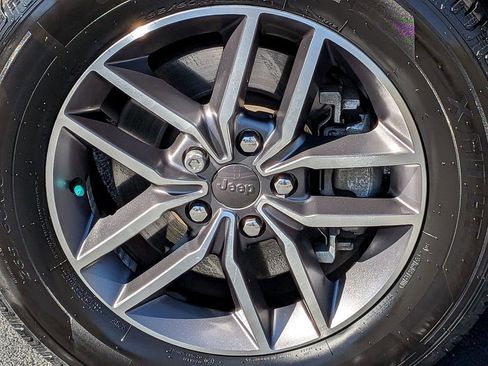 Used 2021 Jeep Grand Cherokee Limited w/ Luxury Group II image 10