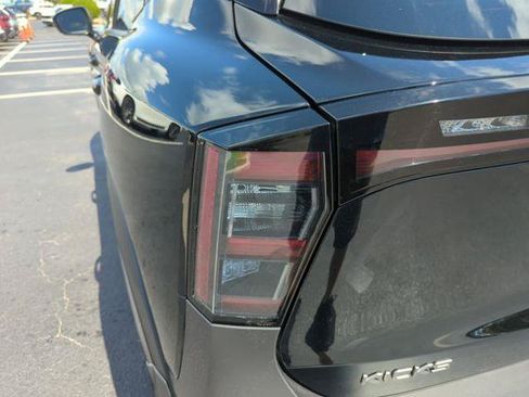 Certified 2025 Nissan Kicks SR FWD image 18