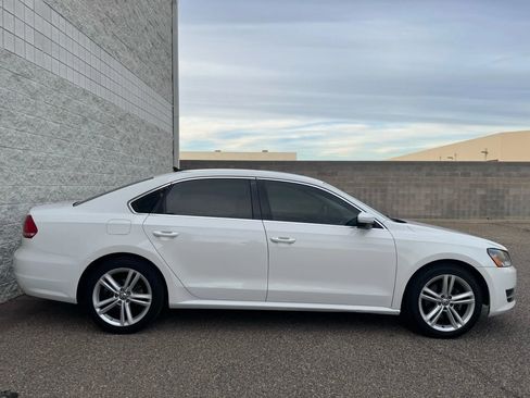 Used 2015 Volkswagen Passat TDI SE FWD image 4