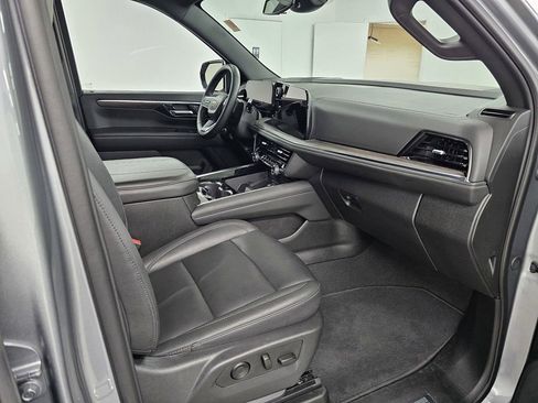 Used 2025 Chevrolet Tahoe LT AWD/4WD image 24