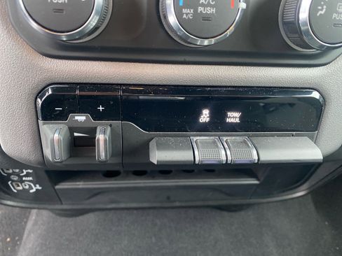 Used 2024 RAM 2500 Big Horn w/ Bed Utility Group image 10