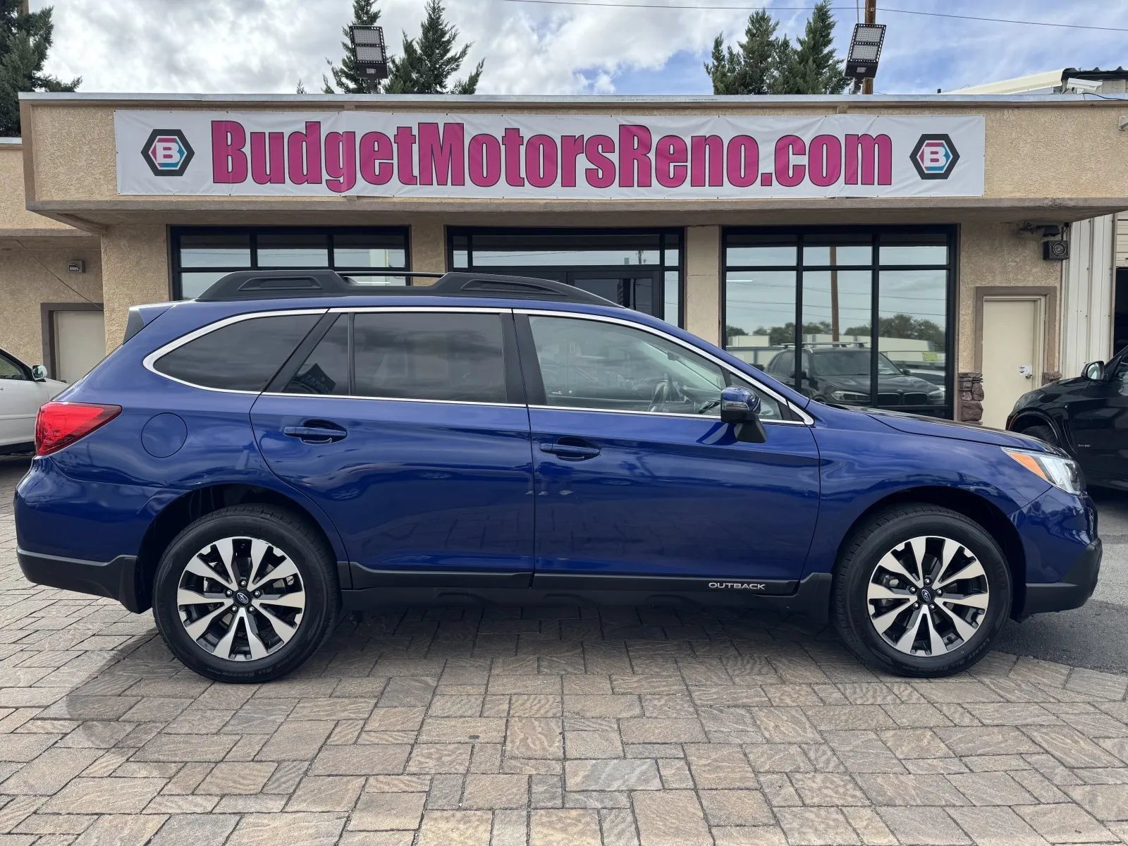 Used 2017 Subaru Outback 2.5i Limited AWD/4WD image 1