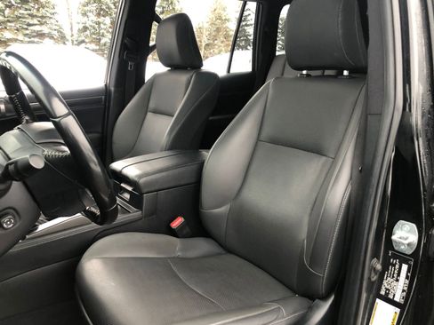 Used 2022 Lexus GX 460 image 32