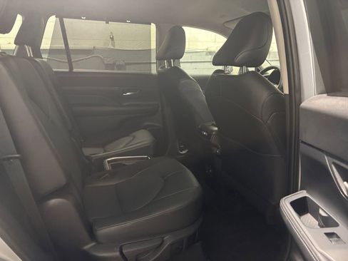 Used 2025 Toyota Grand Highlander XLE image 41