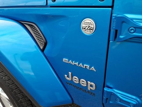 Used 2022 Jeep Wrangler Unlimited Sahara w/ Cold Weather Group AWD/4WD image 26