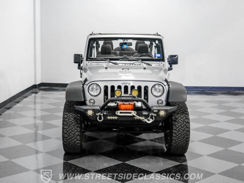 Used 2015 Jeep Wrangler Unlimited Rubicon w/ Connectivity Group image 35