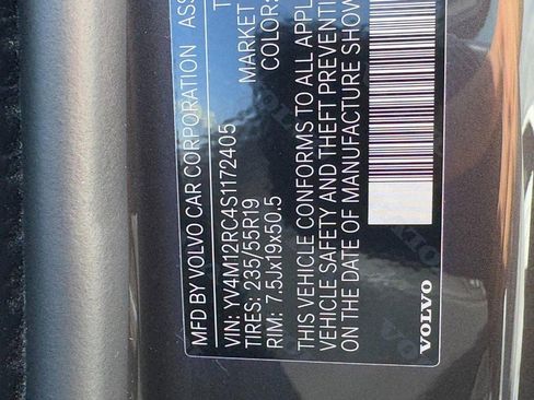 Used 2025 Volvo XC60 B5 Plus w/ Climate Package image 25