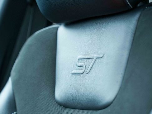 Used 2023 Ford Edge ST image 39