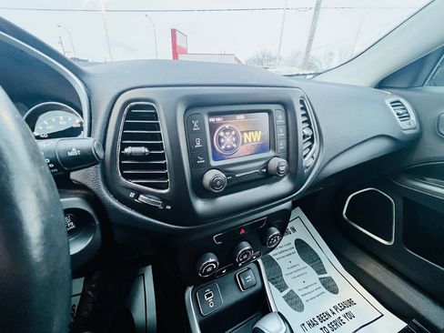 Used 2017 Jeep Compass Latitude w/ Cold Weather Group image 18