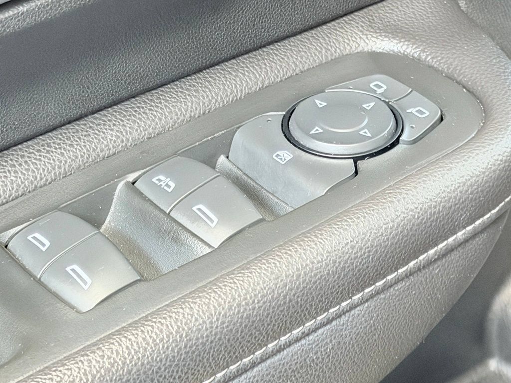 Used 2022 GMC Terrain SLE w/ Driver Convenience Package AWD/4WD image 11