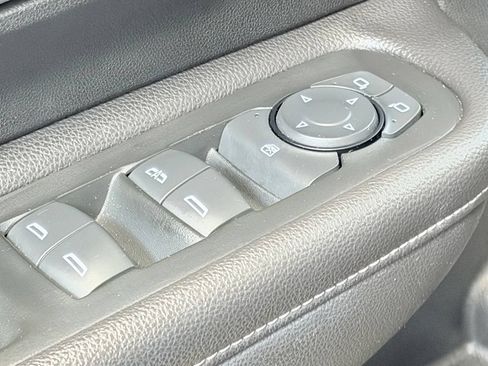 Used 2022 GMC Terrain SLE w/ Driver Convenience Package AWD/4WD image 11