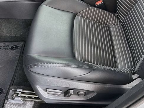 Used 2025 Toyota Corolla Cross AWD Hybrid image 24
