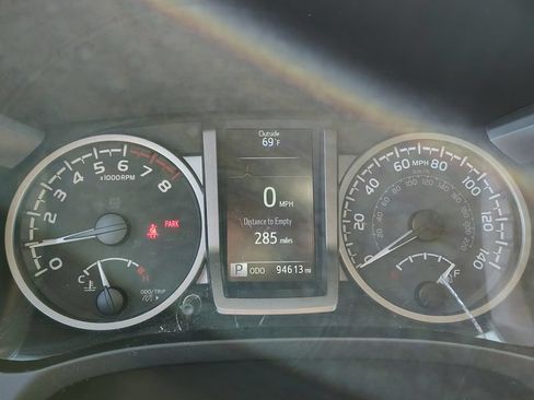 Used 2022 Toyota Tacoma SR5 AWD/4WD image 13