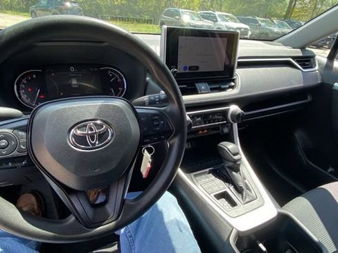 Used 2024 Toyota RAV4 LE AWD/4WD image 19