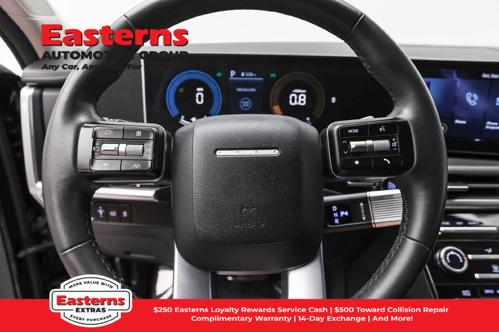 Used 2025 Hyundai Santa Fe SE FWD image 11