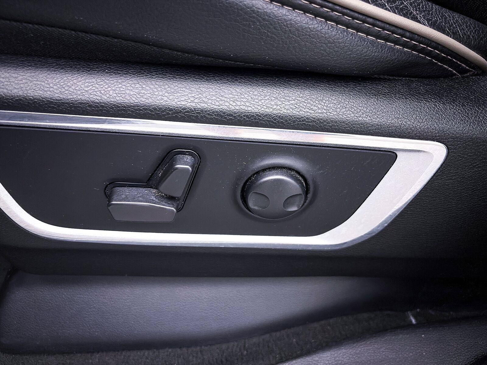 Used 2023 RAM 1500 Laramie AWD/4WD image 19