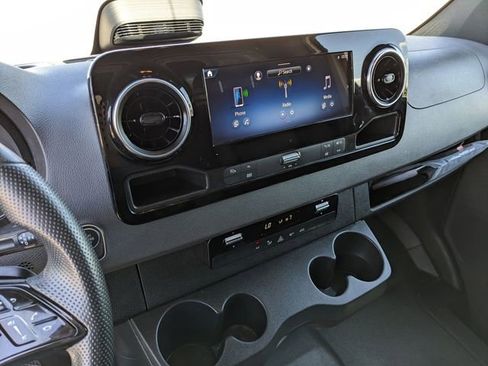 Used 2025 Mercedes-Benz Sprinter 2500 image 18