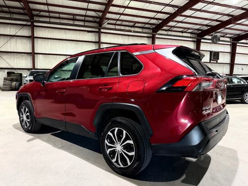 Used 2020 Toyota RAV4 LE FWD image 7