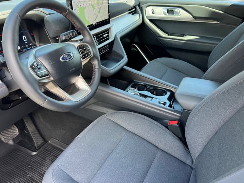 Used 2026 Ford Explorer Active RWD image 10