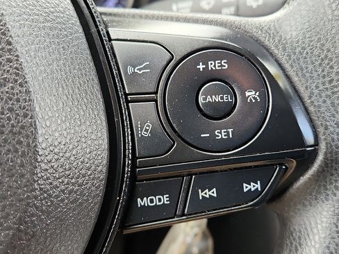 Used 2019 Toyota RAV4 LE image 21