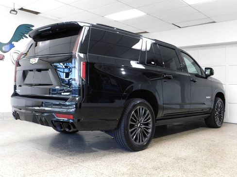 Used 2024 Cadillac Escalade ESV V w/ LPO, Floor Liner Package AWD/4WD image 7
