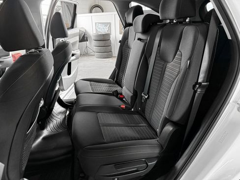 Used 2025 Kia Sorento LX image 36