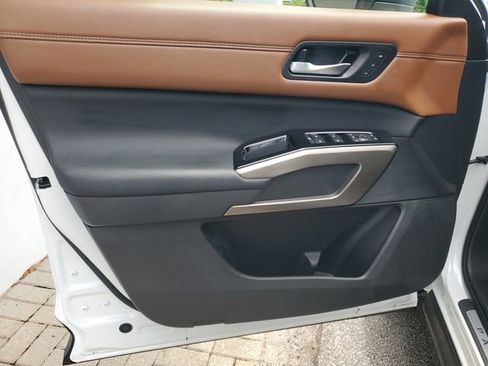 Certified 2025 Nissan Pathfinder Platinum FWD image 28
