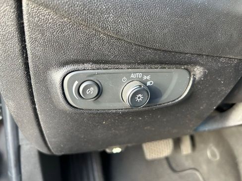 Used 2019 Chevrolet Equinox LT w/ Driver Convenience Package FWD image 19