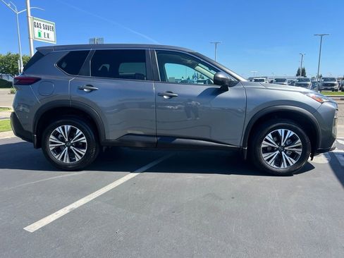 Used 2022 Nissan Rogue SV FWD image 13
