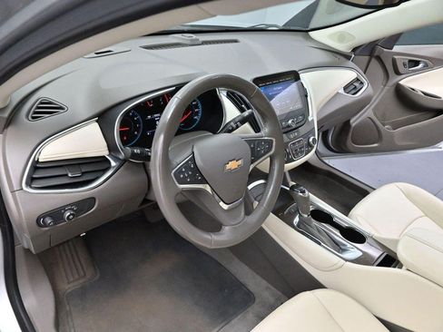 Used 2020 Chevrolet Malibu LT w/ Leather Package FWD image 13