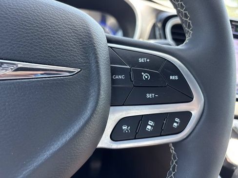 Used 2025 Chrysler Pacifica Select FWD image 30